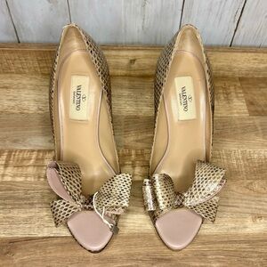 AUTHENTIC Valentino Platform Heels, size 37 (6.5/7)